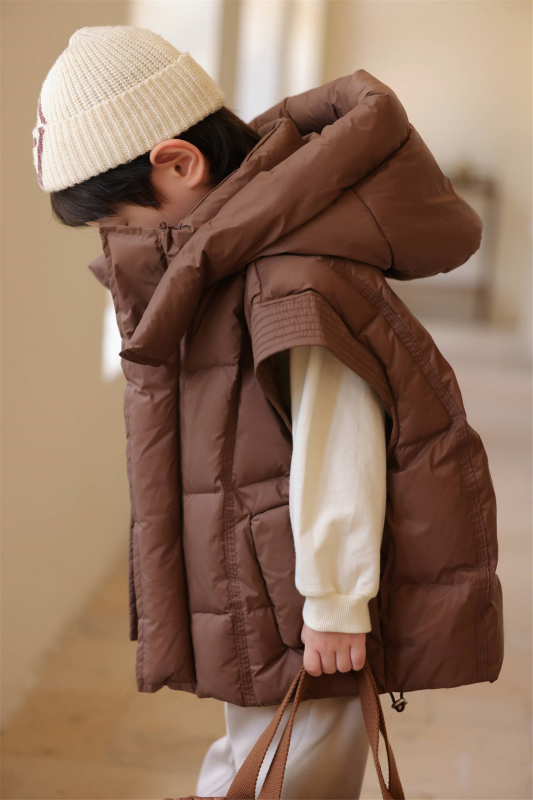 Bērnu kapučas veste ar korejiešu stilu, pildījums no balta pīļu pūka, ārējais materiāls 100% poliesters, rāvējslēdzējs