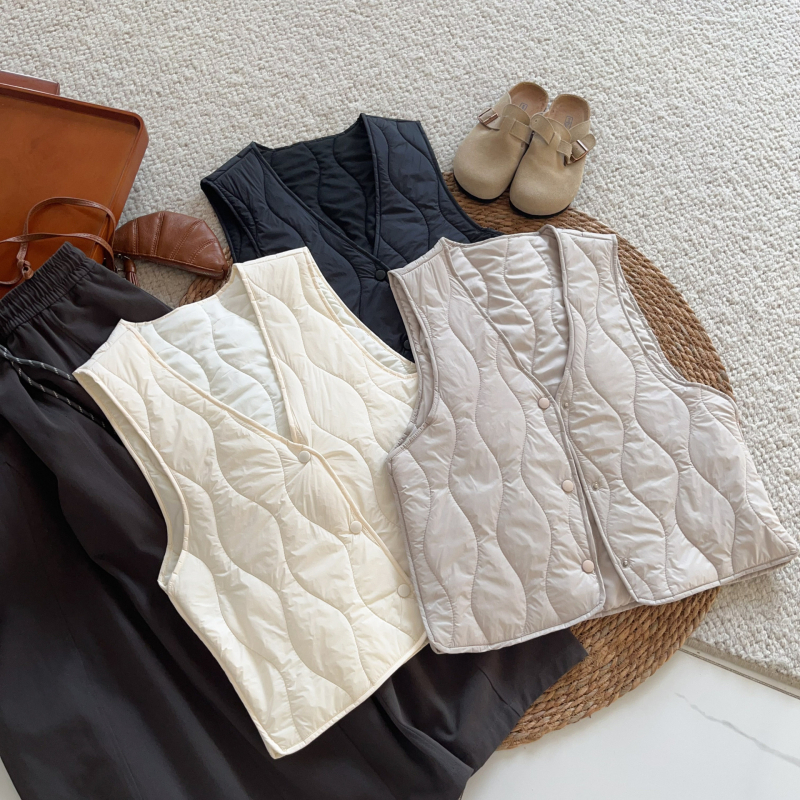 Ženski prsluk s vunenim punjenjem, lagan i topao, vanjski najlonski materijal, V-izrez, kopčanje na gumbe, casual (Zima 2025)