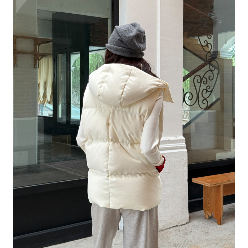 Minimalistična vesta s perjem u korejskom stilu, srednja debljina, pamukasta tkanina, 86–90% bijelog gusjeg pera, prednji zip, stojeći ovratnik, jesen 2025, ženski casual