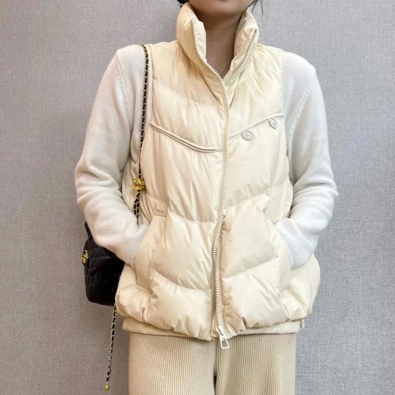 Ženska vesta s perjem, vanjski materijal poliester, zatvarač, stojeći ovratnik