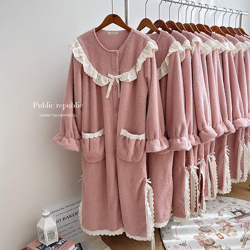 Koreai stílusú vastag, kétoldalas teddy velúr éjszakai ruházat, csipkés zsebbel, kerek nyak, hosszú ujjú, meleg és kényelmes