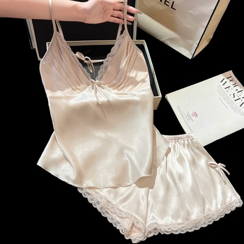 Set de pijama pentru femei din Ice Silk: top fără mâneci cu decolteu în V și șorturi, 95–100% poliester, subțire și respirabil.