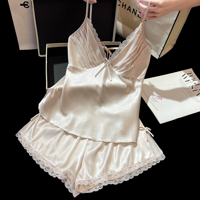 Set de pijama pentru femei din Ice Silk: top fără mâneci cu decolteu în V și șorturi, 95–100% poliester, subțire și respirabil.