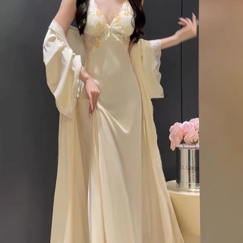 Μακριά νυχτικιά ύπνου με ανοιχτή πλάτη, φρερνς στυλ; δαντελωτές τιράντες και επένδυση στήθους; ύφασμα Ice Silk-βάμβακι 80–90%