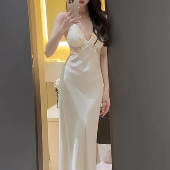 Μακριά νυχτικιά ύπνου με ανοιχτή πλάτη, φρερνς στυλ; δαντελωτές τιράντες και επένδυση στήθους; ύφασμα Ice Silk-βάμβακι 80–90%