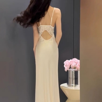 Μακριά νυχτικιά ύπνου με ανοιχτή πλάτη, φρερνς στυλ; δαντελωτές τιράντες και επένδυση στήθους; ύφασμα Ice Silk-βάμβακι 80–90%