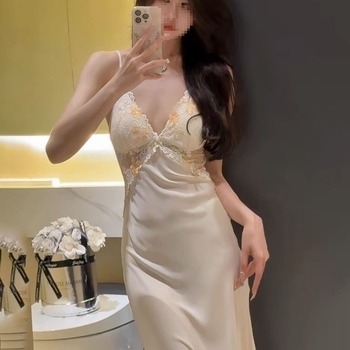 Μακριά νυχτικιά ύπνου με ανοιχτή πλάτη, φρερνς στυλ; δαντελωτές τιράντες και επένδυση στήθους; ύφασμα Ice Silk-βάμβακι 80–90%