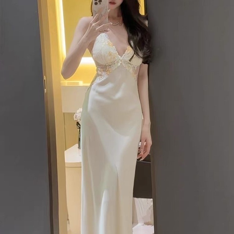 Μακριά νυχτικιά ύπνου με ανοιχτή πλάτη, φρερνς στυλ; δαντελωτές τιράντες και επένδυση στήθους; ύφασμα Ice Silk-βάμβακι 80–90%