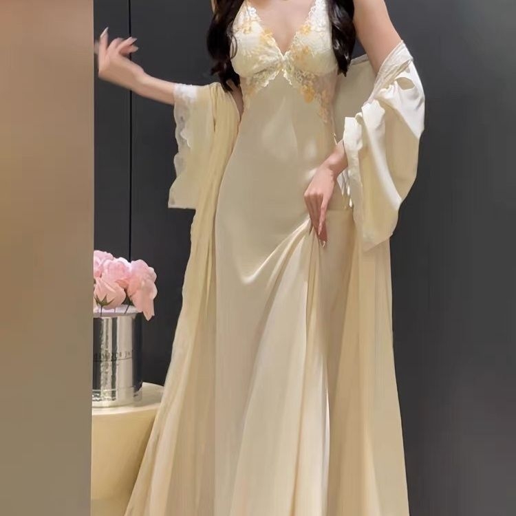 Μακριά νυχτικιά ύπνου με ανοιχτή πλάτη, φρερνς στυλ; δαντελωτές τιράντες και επένδυση στήθους; ύφασμα Ice Silk-βάμβακι 80–90%