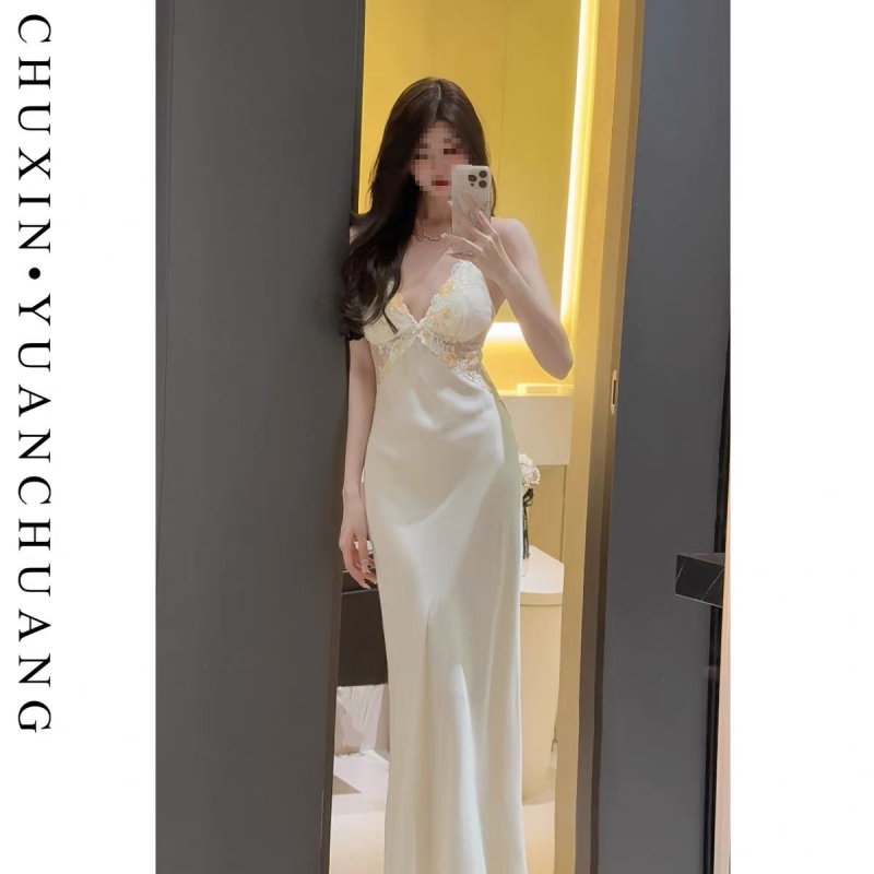 Μακριά νυχτικιά ύπνου με ανοιχτή πλάτη, φρερνς στυλ; δαντελωτές τιράντες και επένδυση στήθους; ύφασμα Ice Silk-βάμβακι 80–90%