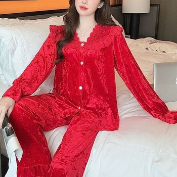 Σετ πιτζάμες από βελούδο – Δύο τεμάχια, με δαντέλα και κέντημα, βελούδινο ύφασμα, πολύ παχύ 501–600 γ/m², τετράγωνη λαιμόκοψη, μακριά μανίκια