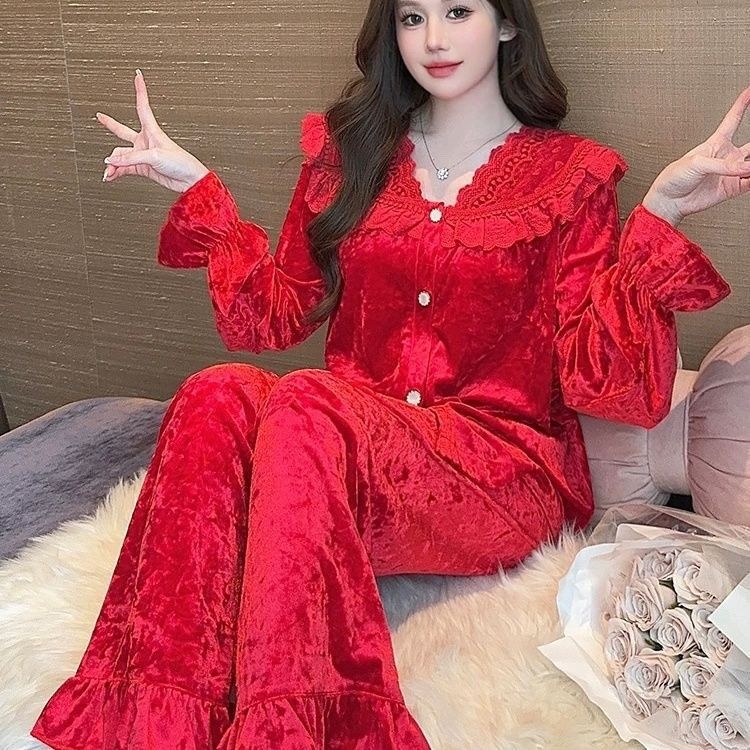 Σετ πιτζάμες από βελούδο – Δύο τεμάχια, με δαντέλα και κέντημα, βελούδινο ύφασμα, πολύ παχύ 501–600 γ/m², τετράγωνη λαιμόκοψη, μακριά μανίκια