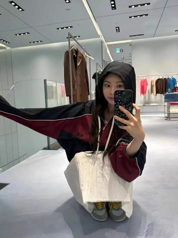 Jachetă cu glugă, croială lejeră, cusături collage/splicing, fermoar, lungime medie