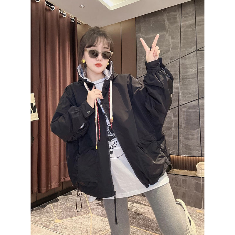 Moteriška vėjo atspari striukė su gobtuvu, užtrauktukas, storesnė poliesterio medžiaga, laisvas kirpimas