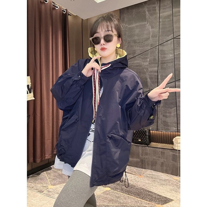 Moteriška vėjo atspari striukė su gobtuvu, užtrauktukas, storesnė poliesterio medžiaga, laisvas kirpimas