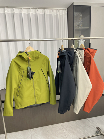 Ветроустойчиво и водоустойчиво софтшел яке – качулка, преден цип, дишащ полиестер, есенно-зимно