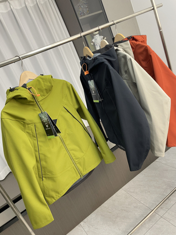 Ветроустойчиво и водоустойчиво софтшел яке – качулка, преден цип, дишащ полиестер, есенно-зимно