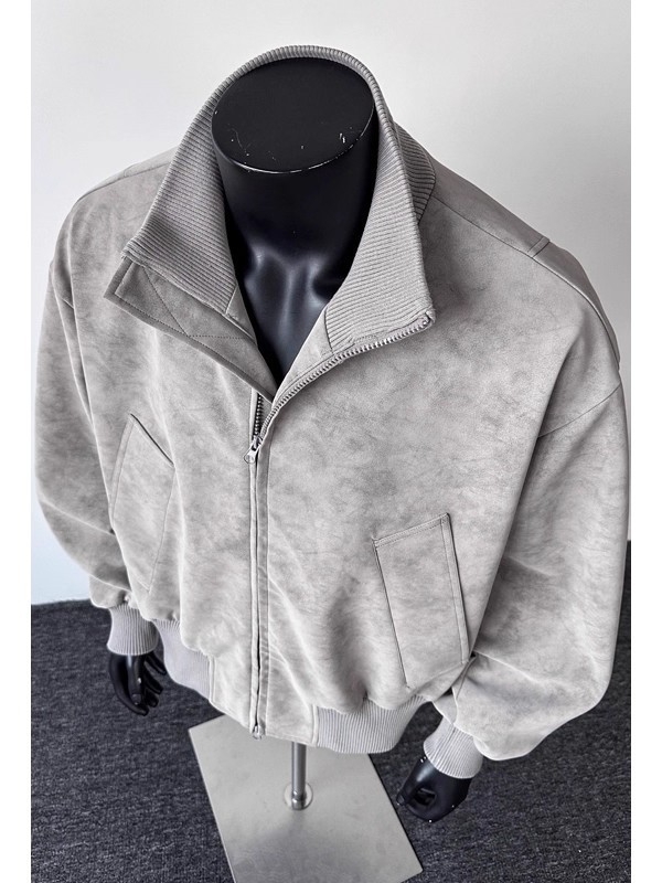 Яке с износоустойчива и ветроустойчива защита, стояща яка, еднобортно закопчаване, дълги ръкави, стандартна дължина