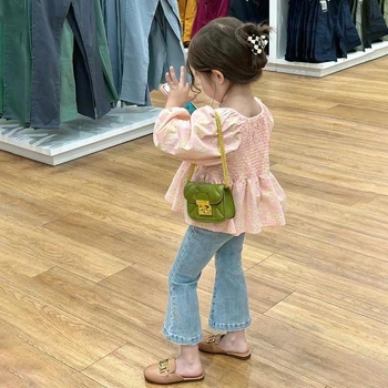 Őszi két részes gyerekeknek szóló szett lányoknak: virágos felső puffos ujjakkal és denim trombita nadrág; pamut-keverék; hosszú ujjak