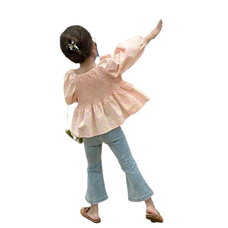 Őszi két részes gyerekeknek szóló szett lányoknak: virágos felső puffos ujjakkal és denim trombita nadrág; pamut-keverék; hosszú ujjak