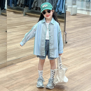 Koreai stílusú gyermek háromrészes öltöny hosszú ujjú csíkos inggel, mellény és denim rövidnadrággal, pamut 80%, 3–8 éveseknek, tavasz–ősz