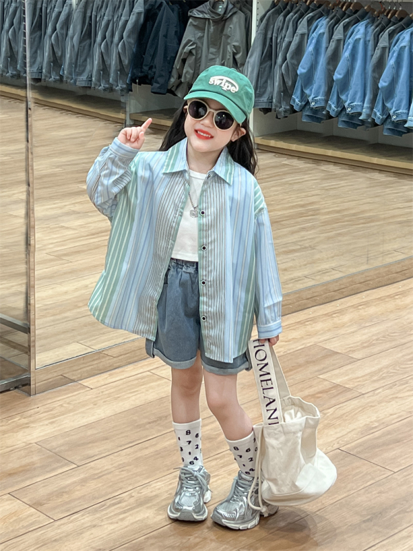 Koreai stílusú gyermek háromrészes öltöny hosszú ujjú csíkos inggel, mellény és denim rövidnadrággal, pamut 80%, 3–8 éveseknek, tavasz–ősz