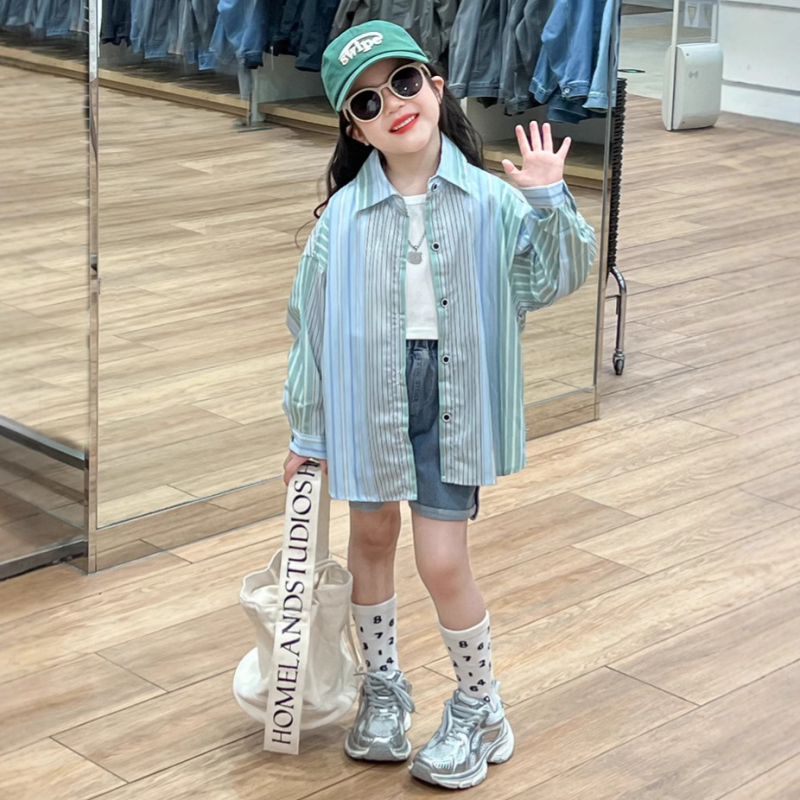 Koreai stílusú gyermek háromrészes öltöny hosszú ujjú csíkos inggel, mellény és denim rövidnadrággal, pamut 80%, 3–8 éveseknek, tavasz–ősz