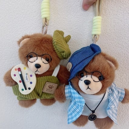 Мече с висулка — плюшена играчка с пълнеж PP памук, мека къса плюш, унисекс, за деца 4–6 г.