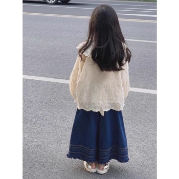 Korėjietiško stiliaus dviejų dalių komplektas mergaitėms: palaidinė su siuvinėta lėlės apykakle ir deniminės plačios kelnės | aukštas juosmuo, švelnus flanelis, pavasaris 2025