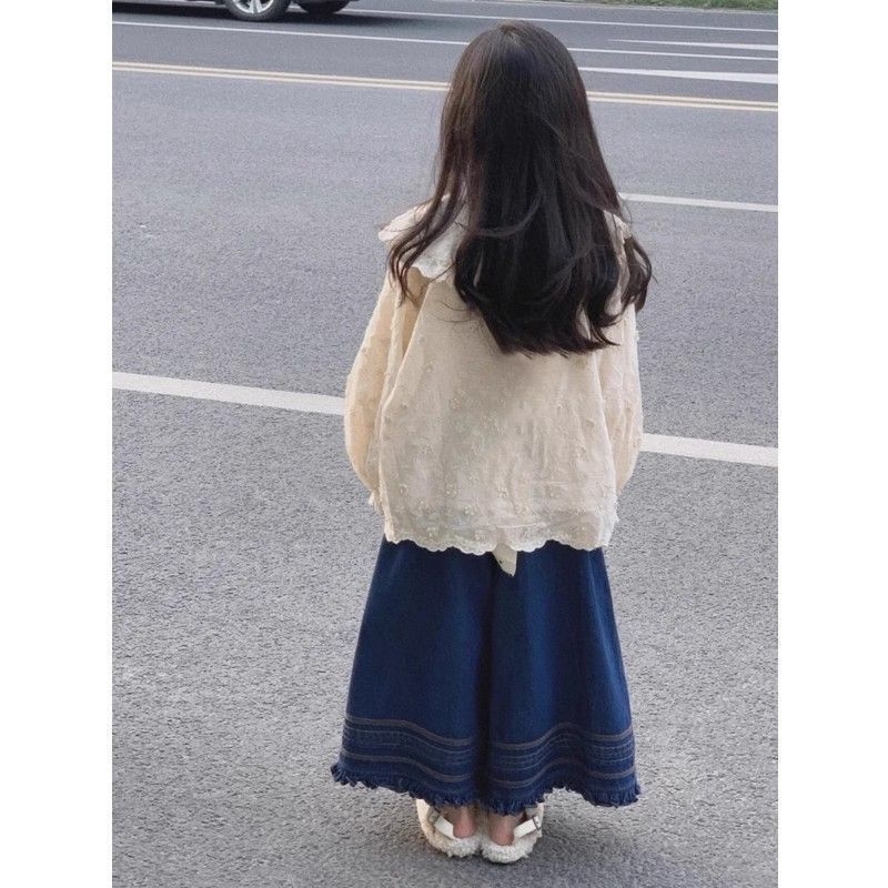 Korėjietiško stiliaus dviejų dalių komplektas mergaitėms: palaidinė su siuvinėta lėlės apykakle ir deniminės plačios kelnės | aukštas juosmuo, švelnus flanelis, pavasaris 2025