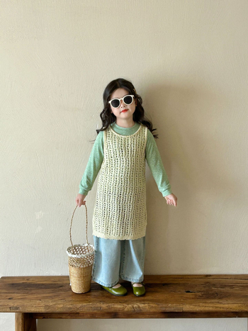 Lányoknak készült átlátszó kötött ruhácska pántokkal, 85% pamut anyag, bélés 85% pamut, tavasz 2025, 3–8 éveseknek