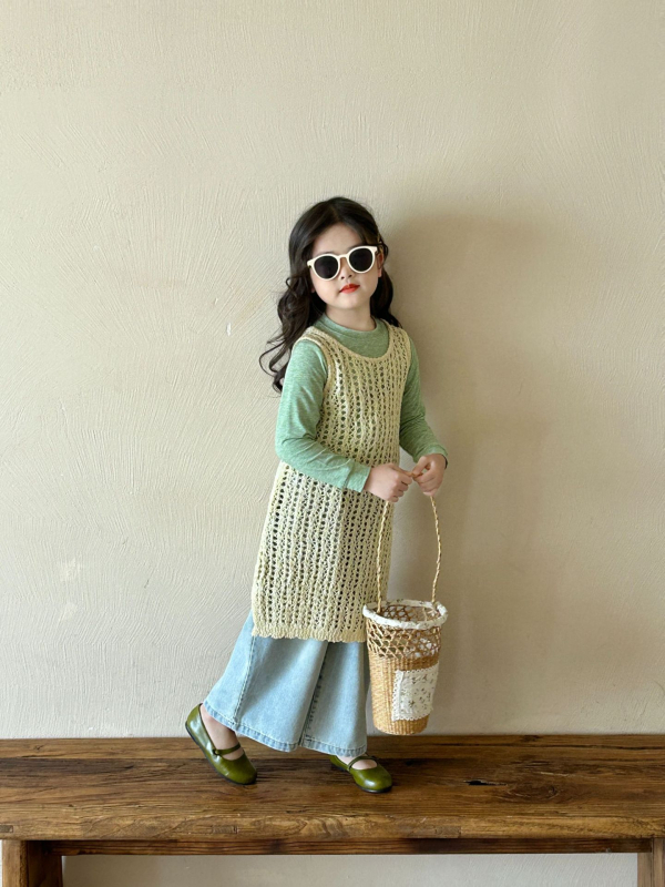 Lányoknak készült átlátszó kötött ruhácska pántokkal, 85% pamut anyag, bélés 85% pamut, tavasz 2025, 3–8 éveseknek