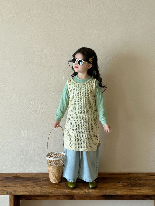 Lányoknak készült átlátszó kötött ruhácska pántokkal, 85% pamut anyag, bélés 85% pamut, tavasz 2025, 3–8 éveseknek