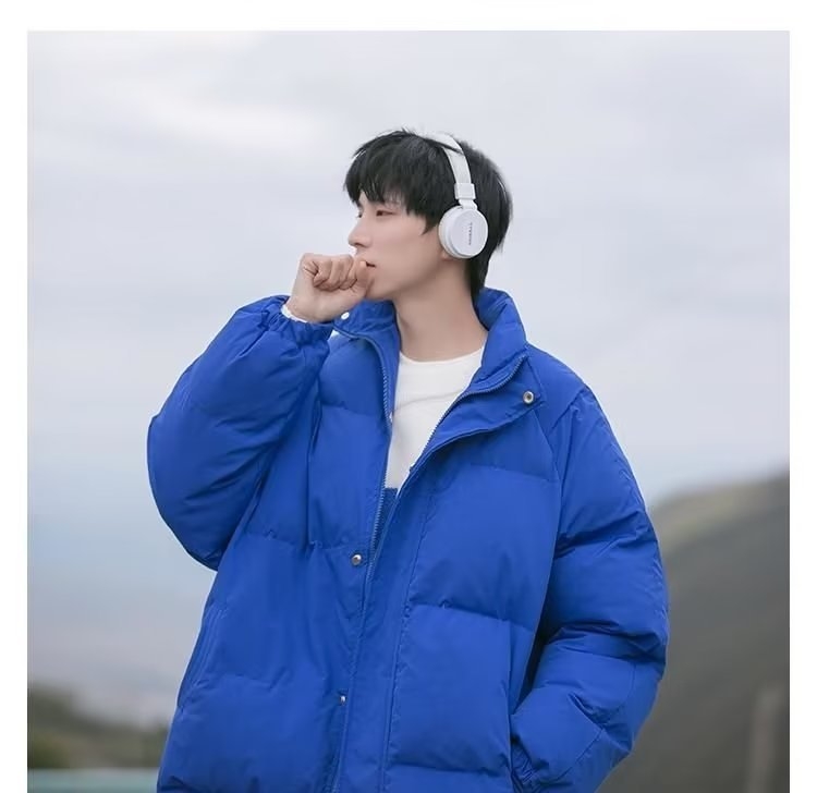 Férfi vastag poliészter tömött kabát álló gallérral, zipzárral, oldalsó zsebekkel, hétköznapi téli külső ruházat