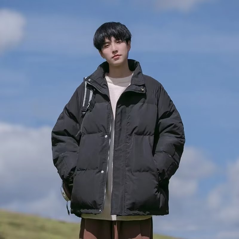Férfi vastag poliészter tömött kabát álló gallérral, zipzárral, oldalsó zsebekkel, hétköznapi téli külső ruházat