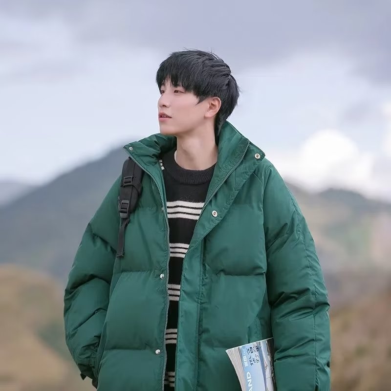 Férfi vastag poliészter tömött kabát álló gallérral, zipzárral, oldalsó zsebekkel, hétköznapi téli külső ruházat
