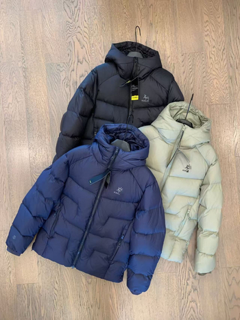 Zhemingsi pehelykabát kapucnival, téli meleg, külső nylon, pehelytartalom 91–95%, 280 g töltet, bélés acetát