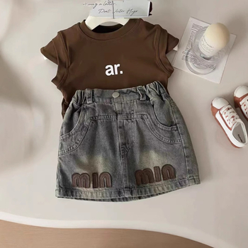 3-8 éves gyermekeknek: Koreai stílusú nyári két darabos készlet – póló és denim rövidnadrág, 90% pamut