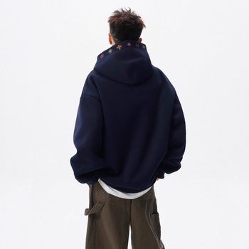 Etno stiliaus siuvinėta su gobtuvu džemperis, laisvas kirpimas, poliesterio pluoštas 91-95%, svoris 300-350 g, rudens sezonas