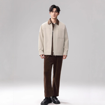 Jakna od pamuka s poliesterom; zatvarač; rever; labav kroj; bočni džepovi