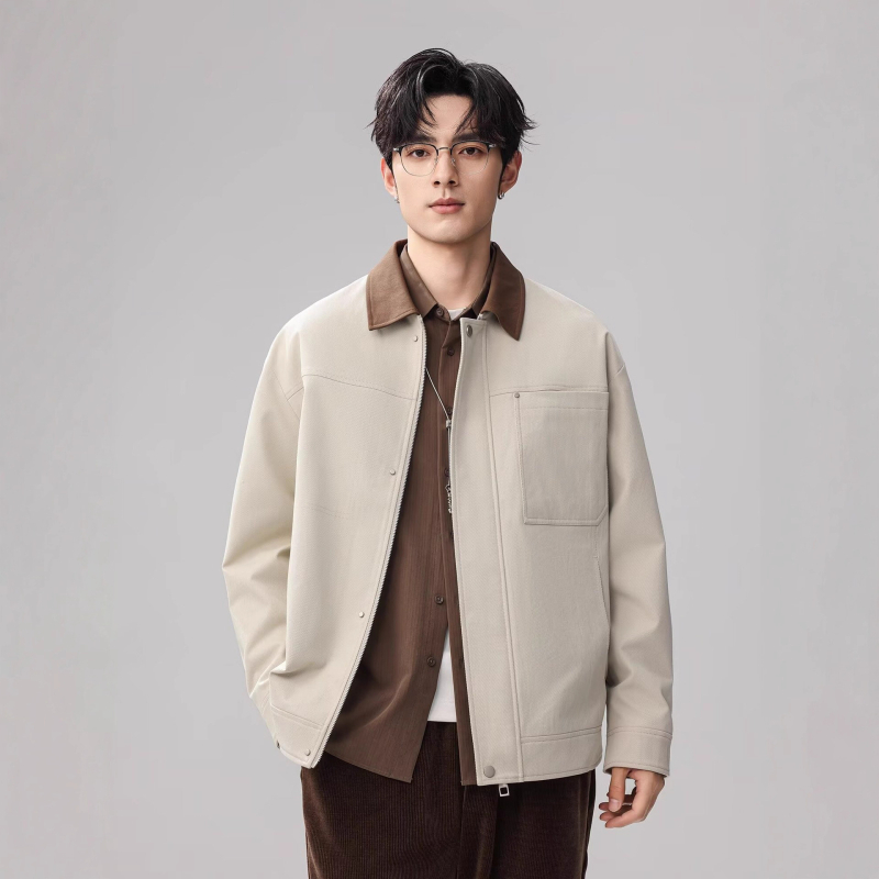 Jakna od pamuka s poliesterom; zatvarač; rever; labav kroj; bočni džepovi