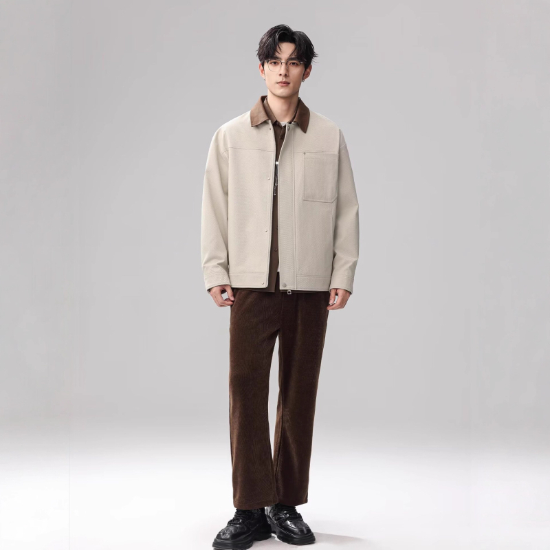 Jakna od pamuka s poliesterom; zatvarač; rever; labav kroj; bočni džepovi