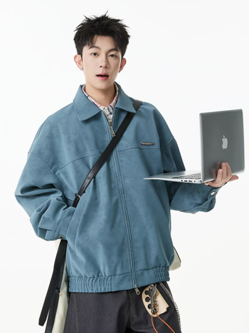 Kožna jakna sa stojećim ovratnikom, široka kroj, bez kapulje, detalj na zipu, bočni džepovi – za proljeće i jesen