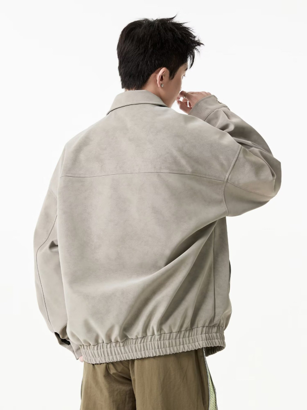 Kožna jakna sa stojećim ovratnikom, široka kroj, bez kapulje, detalj na zipu, bočni džepovi – za proljeće i jesen