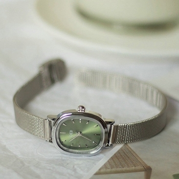 Ženski sat s ovalnom mrežastom narukvicom – vodootporan do 30 m, kvarcni mehanizam, narukvica od nehrđajućeg čelika, kućište od legure