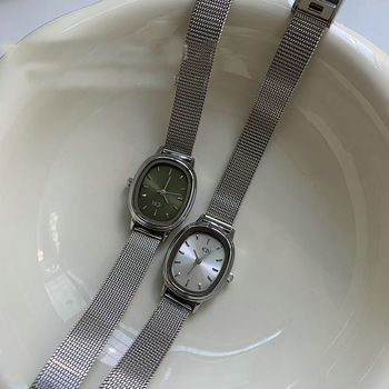 Ženski sat s ovalnom mrežastom narukvicom – vodootporan do 30 m, kvarcni mehanizam, narukvica od nehrđajućeg čelika, kućište od legure