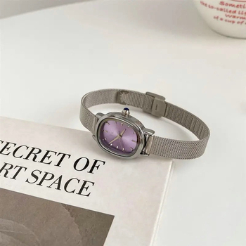 Ženski sat s ovalnom mrežastom narukvicom – vodootporan do 30 m, kvarcni mehanizam, narukvica od nehrđajućeg čelika, kućište od legure