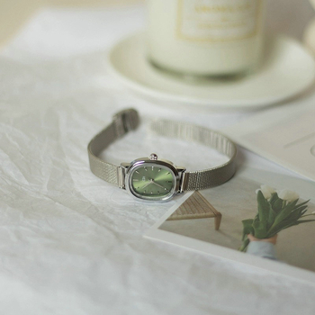 Ženski sat s ovalnom mrežastom narukvicom – vodootporan do 30 m, kvarcni mehanizam, narukvica od nehrđajućeg čelika, kućište od legure