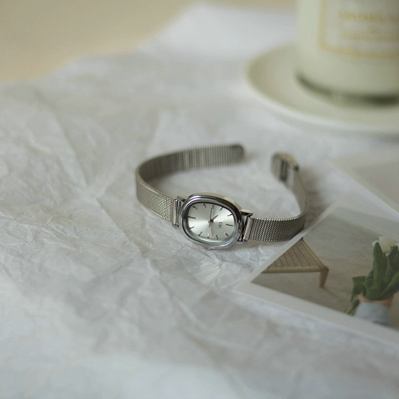 Ženski sat s ovalnom mrežastom narukvicom – vodootporan do 30 m, kvarcni mehanizam, narukvica od nehrđajućeg čelika, kućište od legure