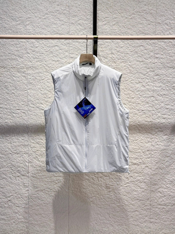 Muška pamučna vest s punjenjem od pamuka, stojeći ovratnik, zatvarač, vanjski materijal od polipropilena i podstava od pamuka